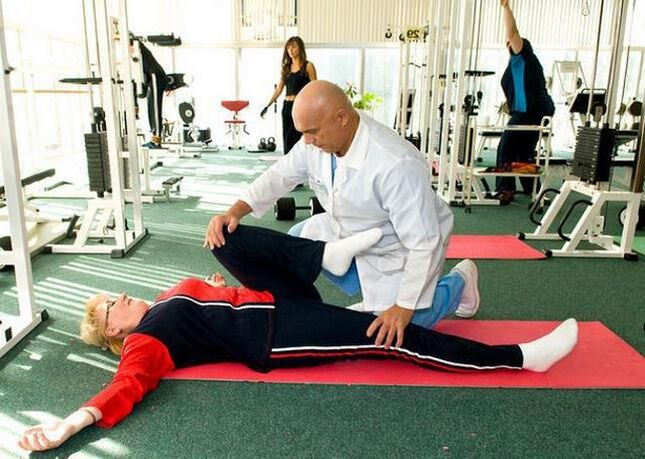 In the early stages of osteoarthritis of the knee joint, special exercises are used. 